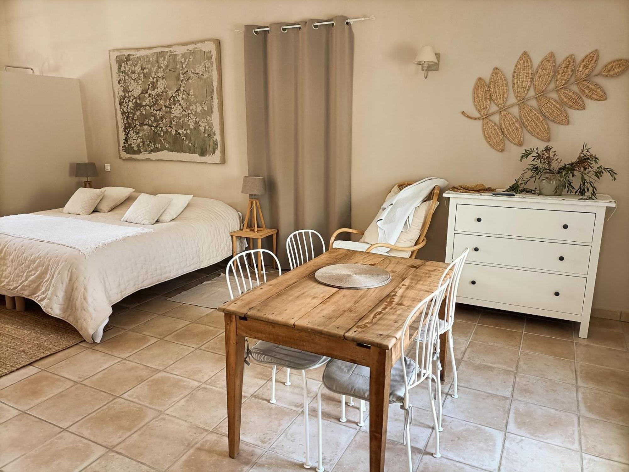 La Ferme Les Eybrachas Hotel Réauville Room photo